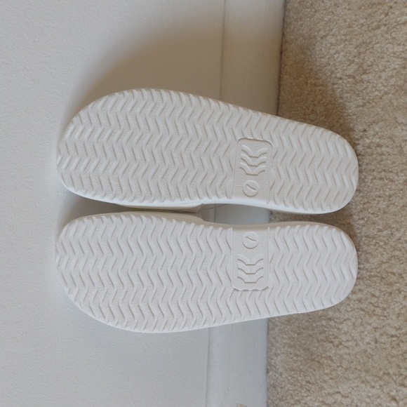NWT Women's target all in motion white slides size 7 - Picture 3 of 3